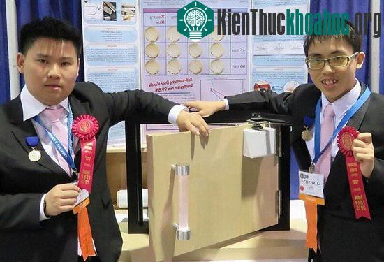 Tay nắm cửa diệt khuẩn bằng tia UV giá 13 USD