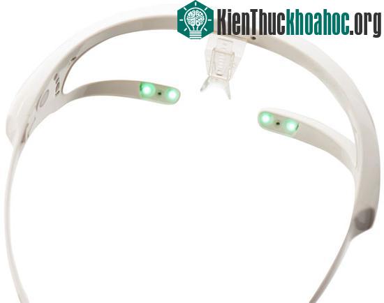 Kính Re-timer có thể thay đổi được đồng hồ sinh học cơ thể của người đeo. (Ảnh:&nbsp;re-timer.com)