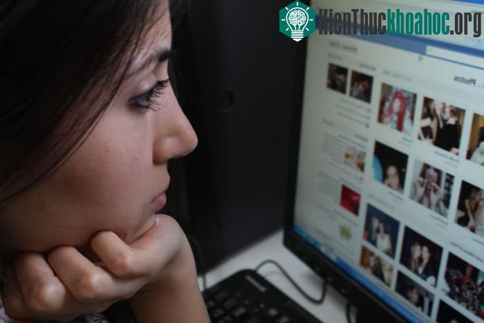 Một thành viên của mạng xã hội Facebook.