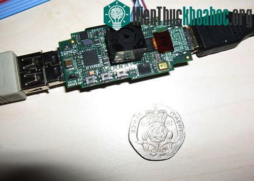 Máy tính kích thước chỉ bằng thẻ nhớ USB ảnh 0