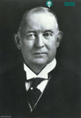 Ông Jame Buchanan Duke.