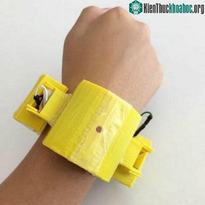 Thiết bị cảnh báo suy tim của Frank. (Ảnh: The Star).