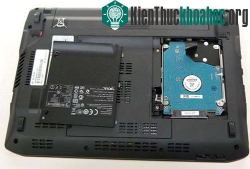 Cần phải tháo nhanh ổ cứng ra khỏi laptop để tránh bị hỏng dữ liệu lưu trữ