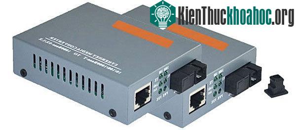Bộ converter quang để nối vào router