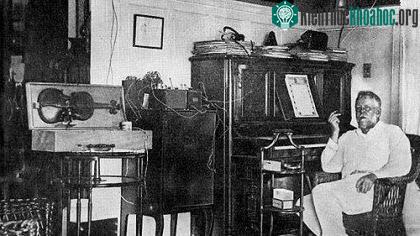 Reginald A. Fessenden và hệ thống phát thanh của mình.​