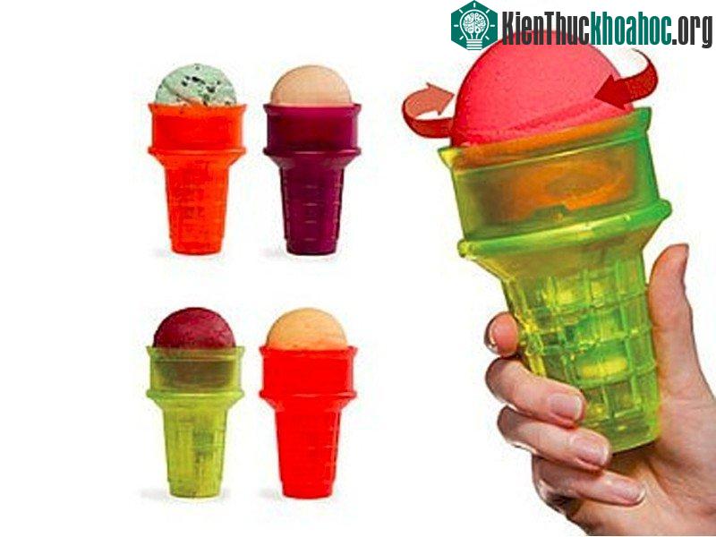 Dụng cụ xoay kem là một phát minh độc đáo dành riêng cho những người lười biếng. Sản phẩm này cho phép người sử dụng có thể ăn hết cây kem mà không hề...