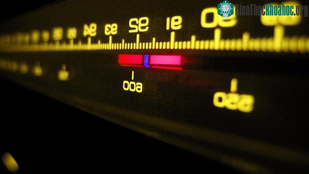 Ai là người phát minh radio?