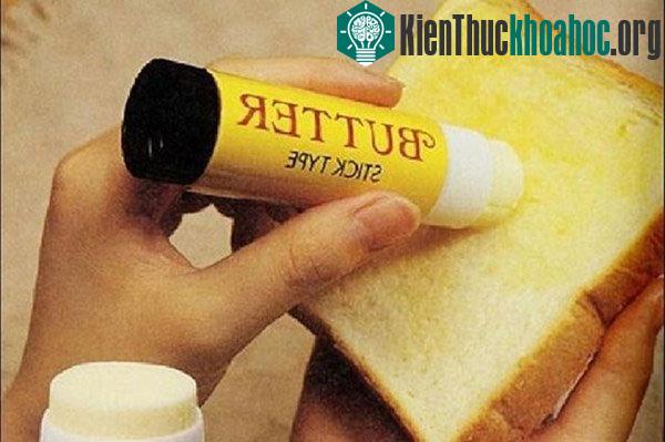 Bút phết bơ. Thêm một phát minh lập dị đến từ Nhật Bản. Chiếc bút phết bơ này được thiết kế dành cho những người lười dùng dao để quết bơ lên bánh mì.