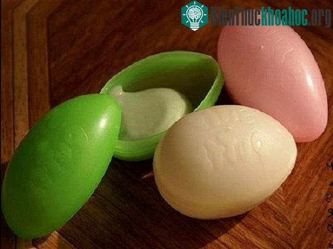 Sản phẩm đồ chơi này ra đời khi mục đích ban đầu là thử nghiệm ứng dụng silicon thay cho cao su.