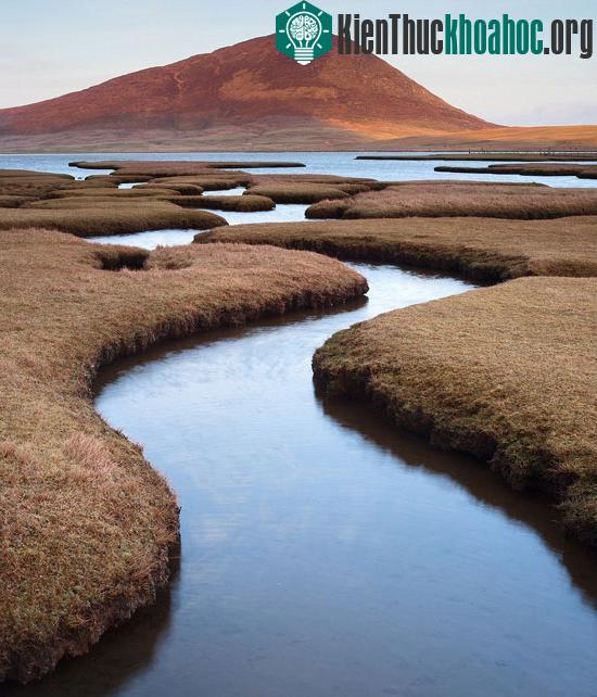 Núi Rodel Saltmarsh bị cô lập ở Isle, Harris, Scotland