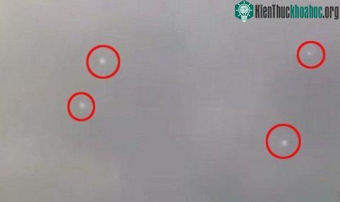 Biên đội UFO xuất hiện gần biên giới Mỹ-Mexico.