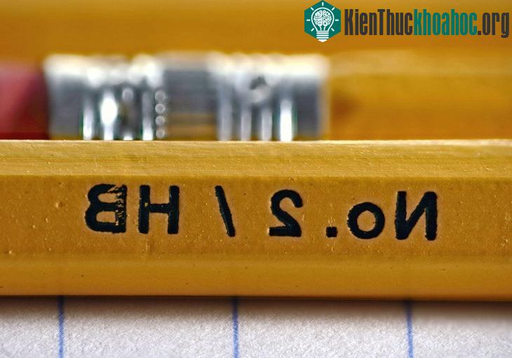 Kí hiệu No.2 thường thấy trên bút chì.