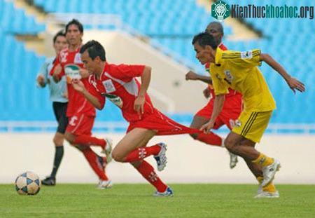 Cười tỉnh cả ngủ những pha đỡ bóng bá đạo- ảnh 2