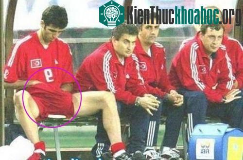 Cười tỉnh cả ngủ những pha đỡ bóng bá đạo- ảnh 11