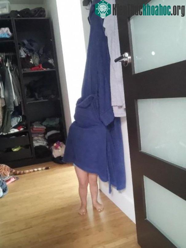 Với bé, đây là vị trí tuyệt vời nhất để trốn