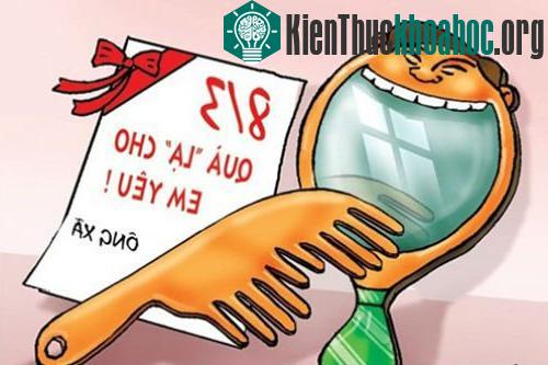 Gương và lược được chế thành món quà "lạ".