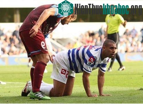 Cười tỉnh cả ngủ những pha đỡ bóng bá đạo- ảnh 9