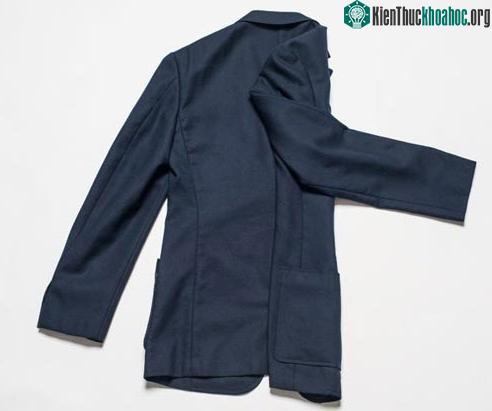Mẹo gấp quần áo complet cất vali không bị nhăn- ảnh 4