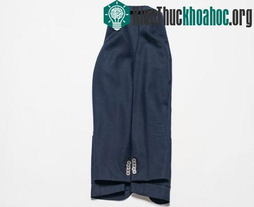 Mẹo gấp quần áo complet cất vali không bị nhăn- ảnh 6