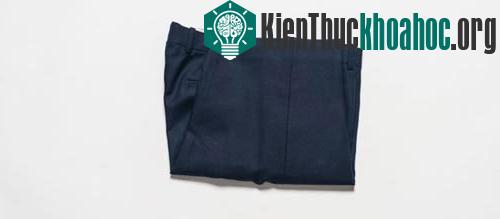 Mẹo gấp quần áo complet cất vali không bị nhăn- ảnh 8