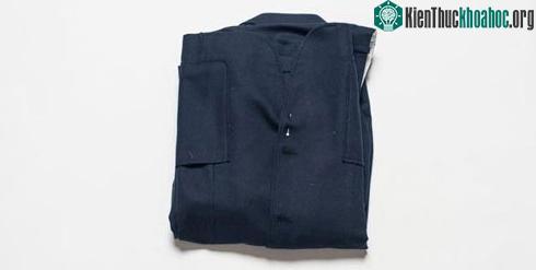 Mẹo gấp quần áo complet cất vali không bị nhăn- ảnh 10