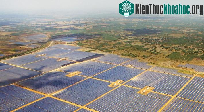 Đây là nhà máy điện mặt trời lớn nhất thế giới hiện nay.