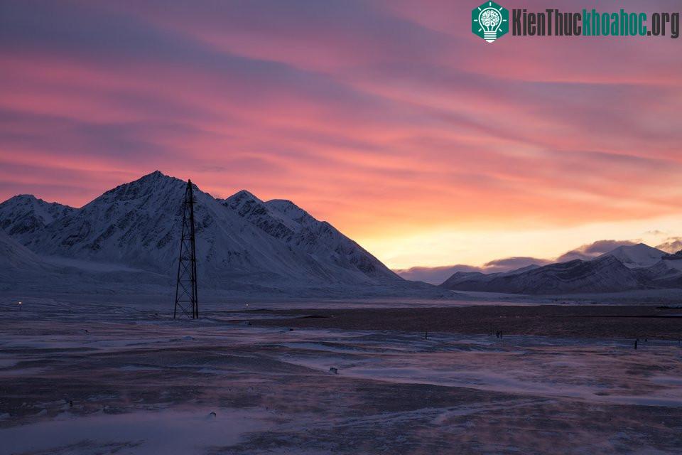Thị trấn Ny-Ålesund ở Bắc Băng Dương được xem là vùng đất có người sinh sống gần cực Bắc nhất.