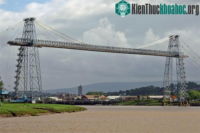 Chiếc cầu Newport Transporter.