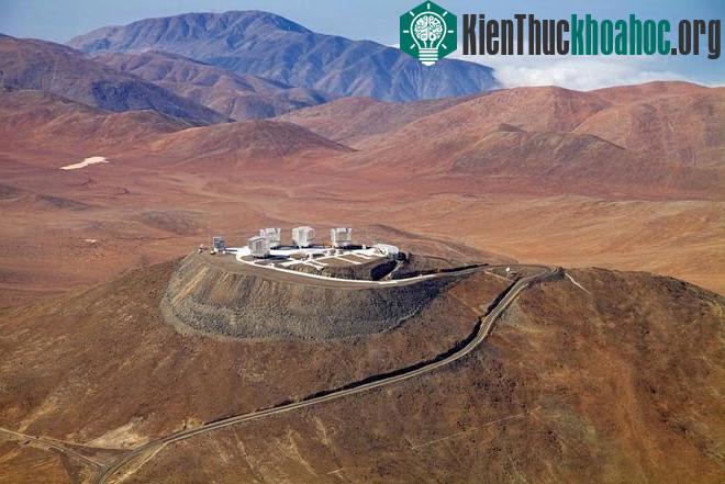 Paranal là đài quan sát thiên văn được xây dựng trên dãy núi Cerro Paranal thuộc vùng sa mạc Atacama. Paranal nằm ở độ cao hơn 2.600m, cách hai thành phố Antofagasta 20km về phía nam và Talta 80km ...