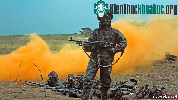 Những nghiên cứu tại Porton Down hướng đến bảo vệ binh sĩ và thường dân Anh khỏi các cuộc tấn công. (Ảnh: Alamy).