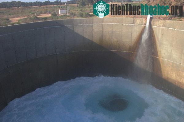 Tham quan nhà máy biến nước biển thành nước ngọt lớn nhất thế giới