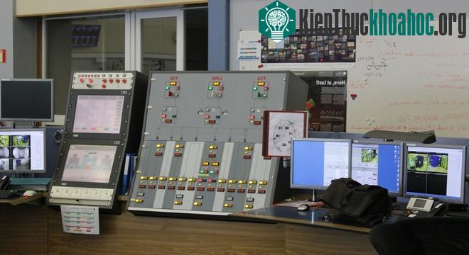 Bảng điều khiển này là một trong những thiết bị quan trọng nhất tại đây.