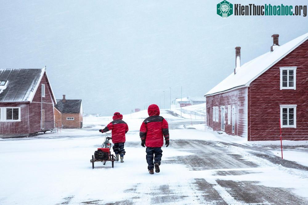 Filipova trở về an toàn từ Ny-Ålesund với những bức ảnh tuyệt đẹp trong bộ ảnh mang tên "Nghiên cứu ở nơi tận cùng thế giới".