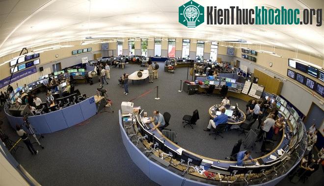 Phòng điều khiển được bố trí theo hình nam châm tứ cực.