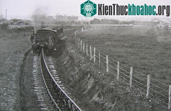 Những tuyến đường sắt độc đáo đến "không tưởng" trên thế giới