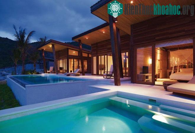 Six Senses, công trình xây dựng và thiết kế xuất sắc nhất thế giới: Năm 2010, khu nghỉ dưỡng Six Senses đã đoạt giải Công trình xây dựng và thiết kế xuất sắc nhất thế giới dành cho khách sạn dạng n...