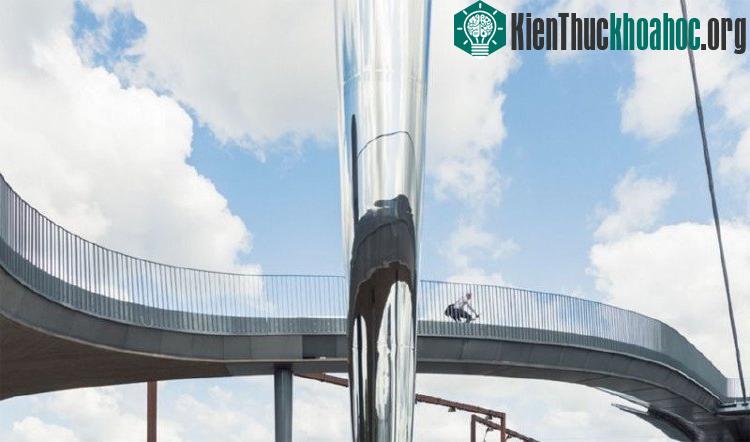 Cầu Byens Bro là một giải pháp độc đáo cho phép người đi bộ và xe đạp.
