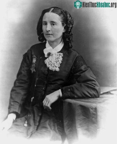 Bác sĩ Mary Edwards Walker với Huân chương Danh dự trên ngực. (Ảnh: APIC).