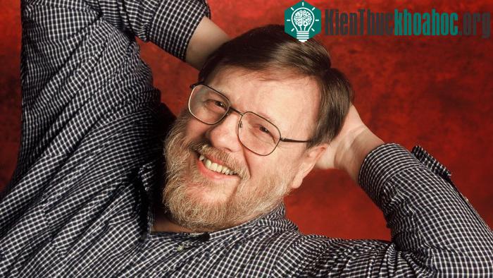 Chân dung Ray Tomlinson, người được coi là cha đẻ của email.