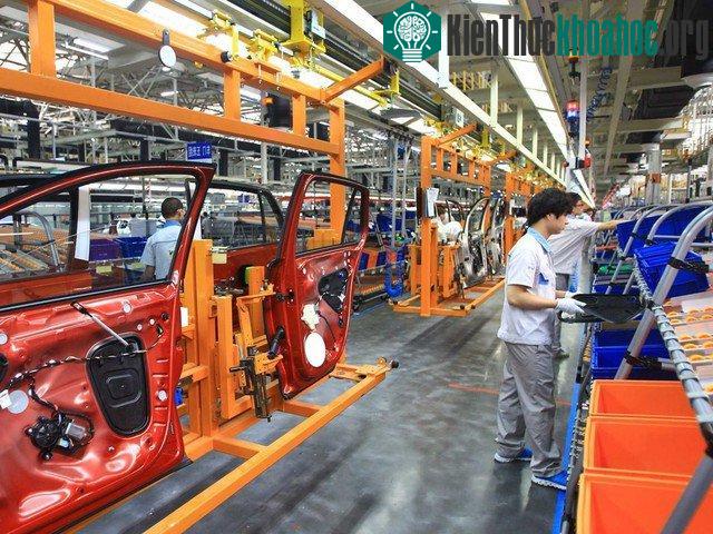 Dây chuyền lắp ráp của VolksWagen được hỗ trợ rất nhiều từ các robot tự động.