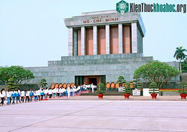 Lăng Chủ tịch Hồ Chí Minh tại Quảng trường Ba Đình. (Ảnh:&nbsp;pgdlanggiang.edu.vn)