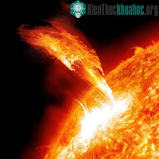 Vụ nổ plasma trên bề mặt mặt trời. (Ảnh: Wikipedia)