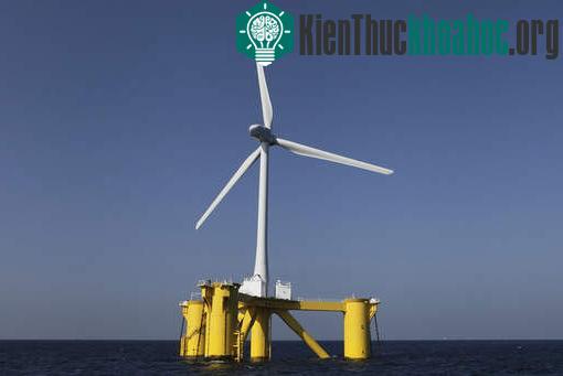 Tuabin đầu tiên thuộc trại điện gió nằm ngoài khơi cách bờ biển Fukushima 20km. (Ảnh: AP)