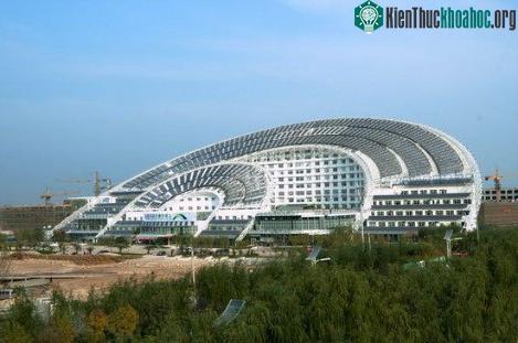 Cao ốc dùng điện mặt trời lớn nhất thế giới ảnh 0