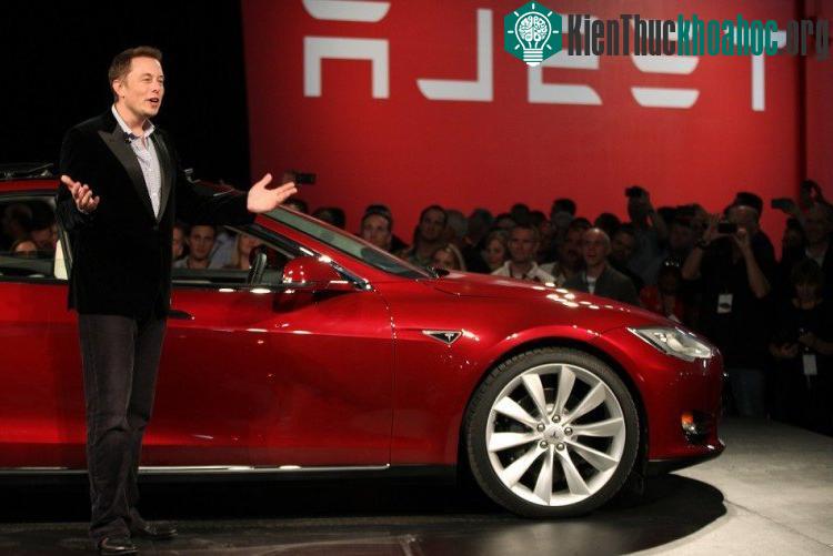 Với Musk, những lời hứa viển vông luôn đi kèm với những thành tích tưởng như bất khả thi.