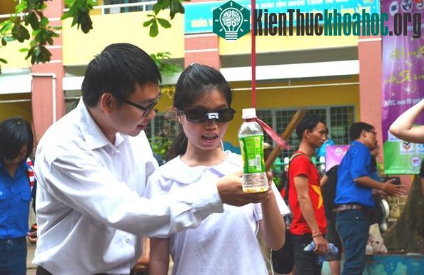 Phiên bản mới của kính mắt thần nặng 200gr và giá khoảng 2,2 triệu đồng.