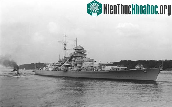 Tàu chiến Bismarkc trước khi bị đánh chìm.