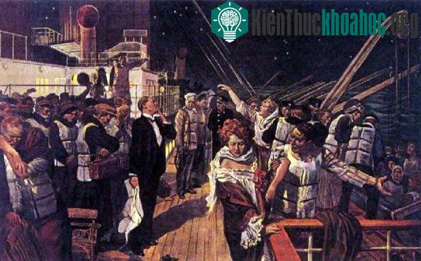 Bức tranh Phụ nữ và trẻ em lên tàu trước! ra mắt năm 1912.