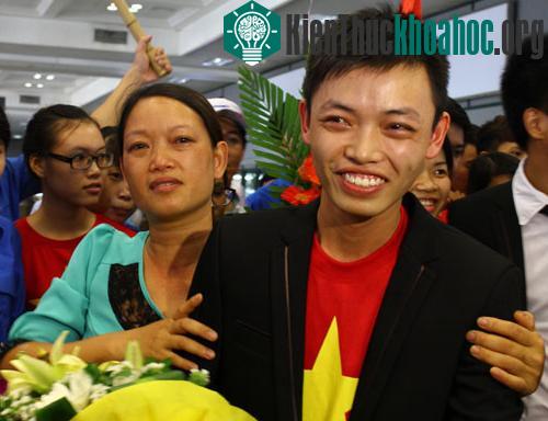 Những chàng trai "chân đất" vô địch Robocon Châu Á - Thái Bình Dương 2015