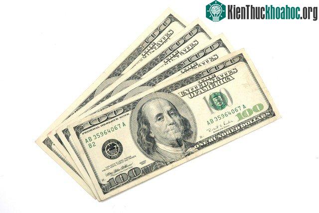 Nợ 400 USD trong vòng 30 năm...